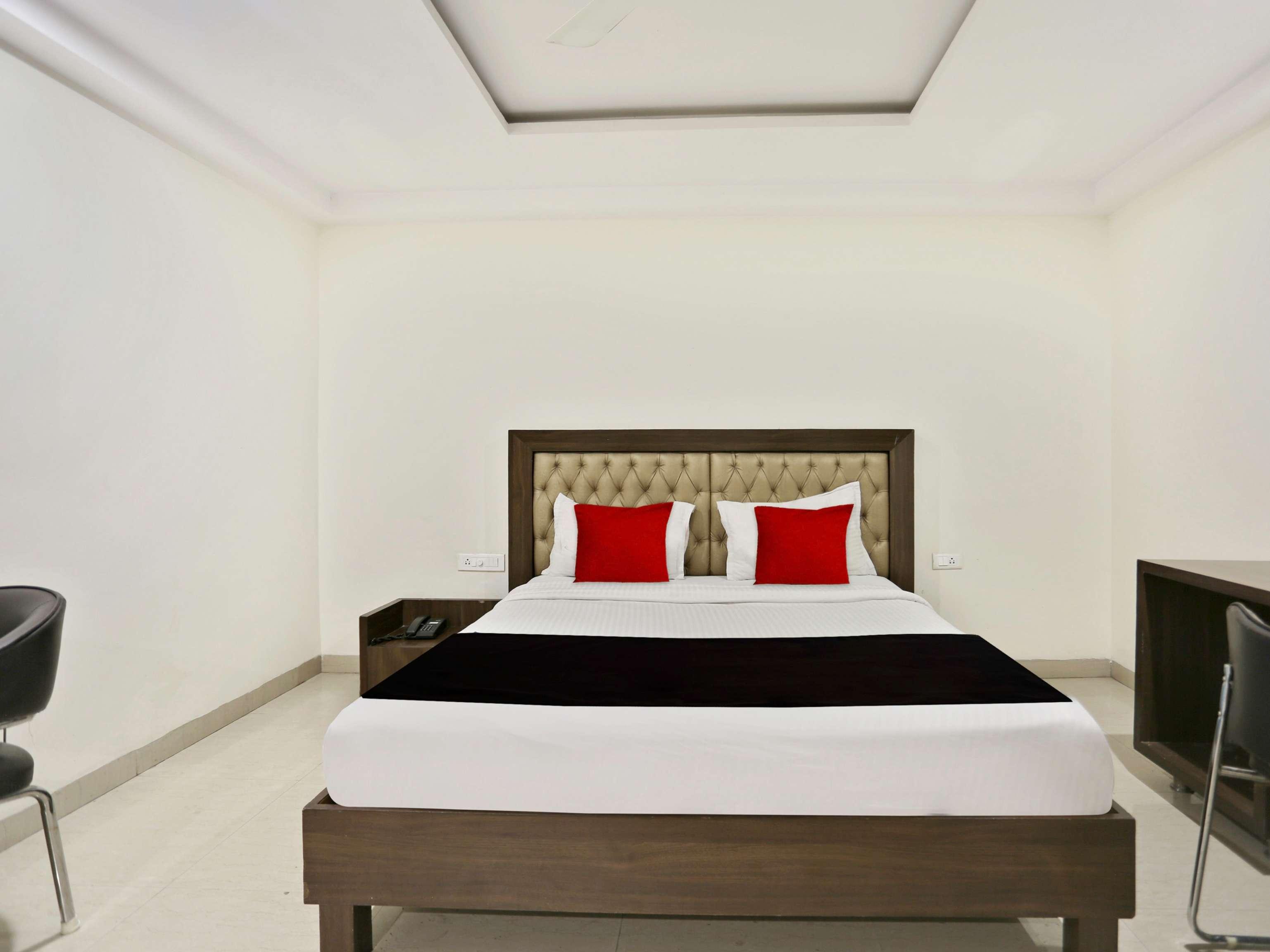 Townhouse Halcyon Deccan Inn Near Shilparamam Kondapur  Екстериор снимка