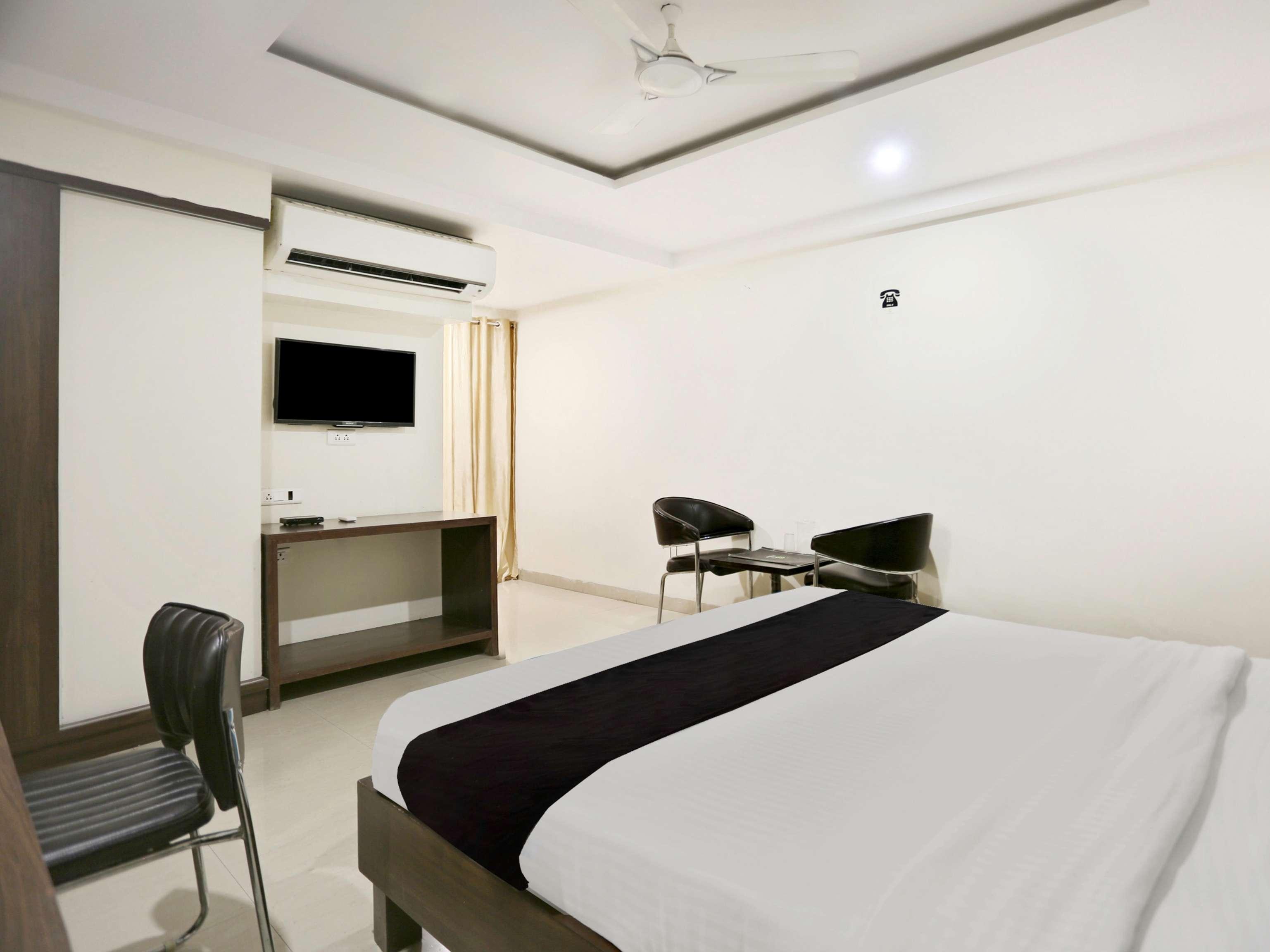Townhouse Halcyon Deccan Inn Near Shilparamam Kondapur  Екстериор снимка