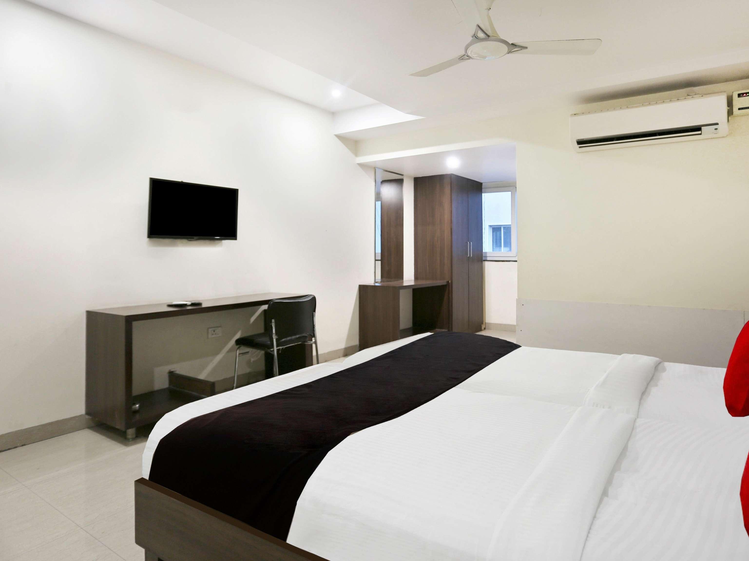 Townhouse Halcyon Deccan Inn Near Shilparamam Kondapur  Екстериор снимка