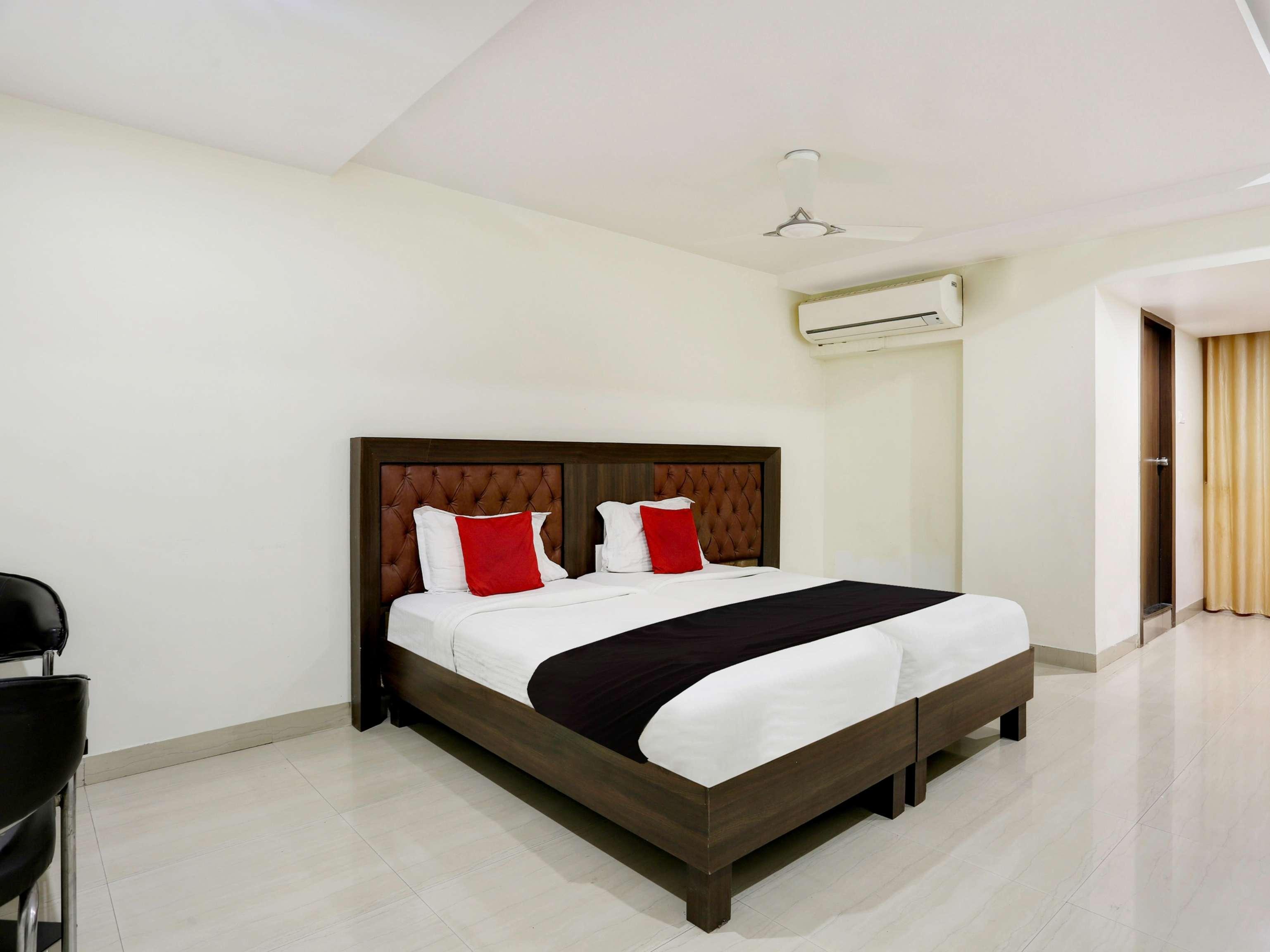 Townhouse Halcyon Deccan Inn Near Shilparamam Kondapur  Екстериор снимка