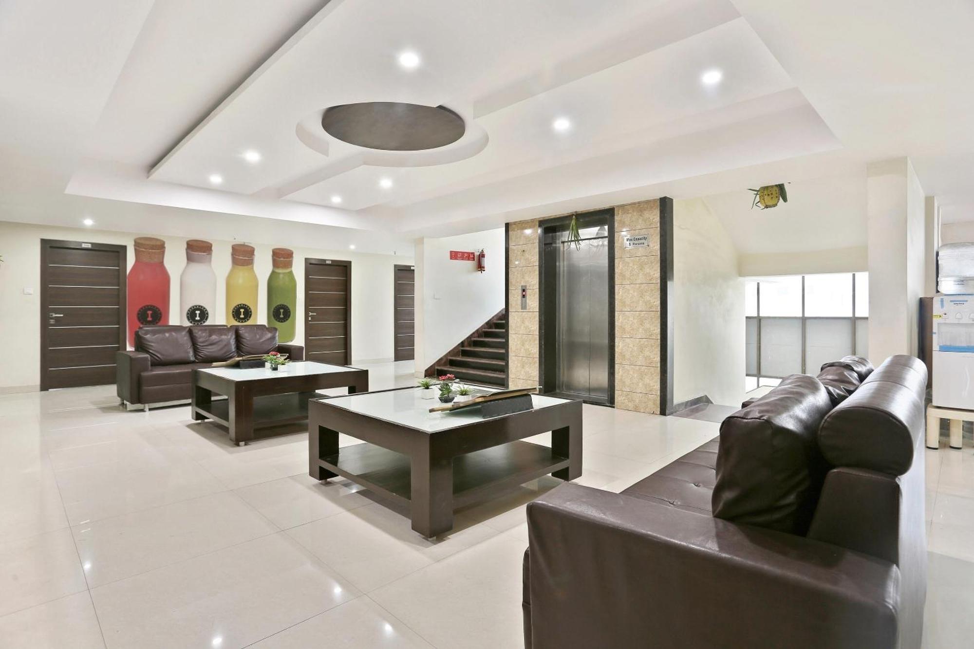 Townhouse Halcyon Deccan Inn Near Shilparamam Kondapur  Екстериор снимка