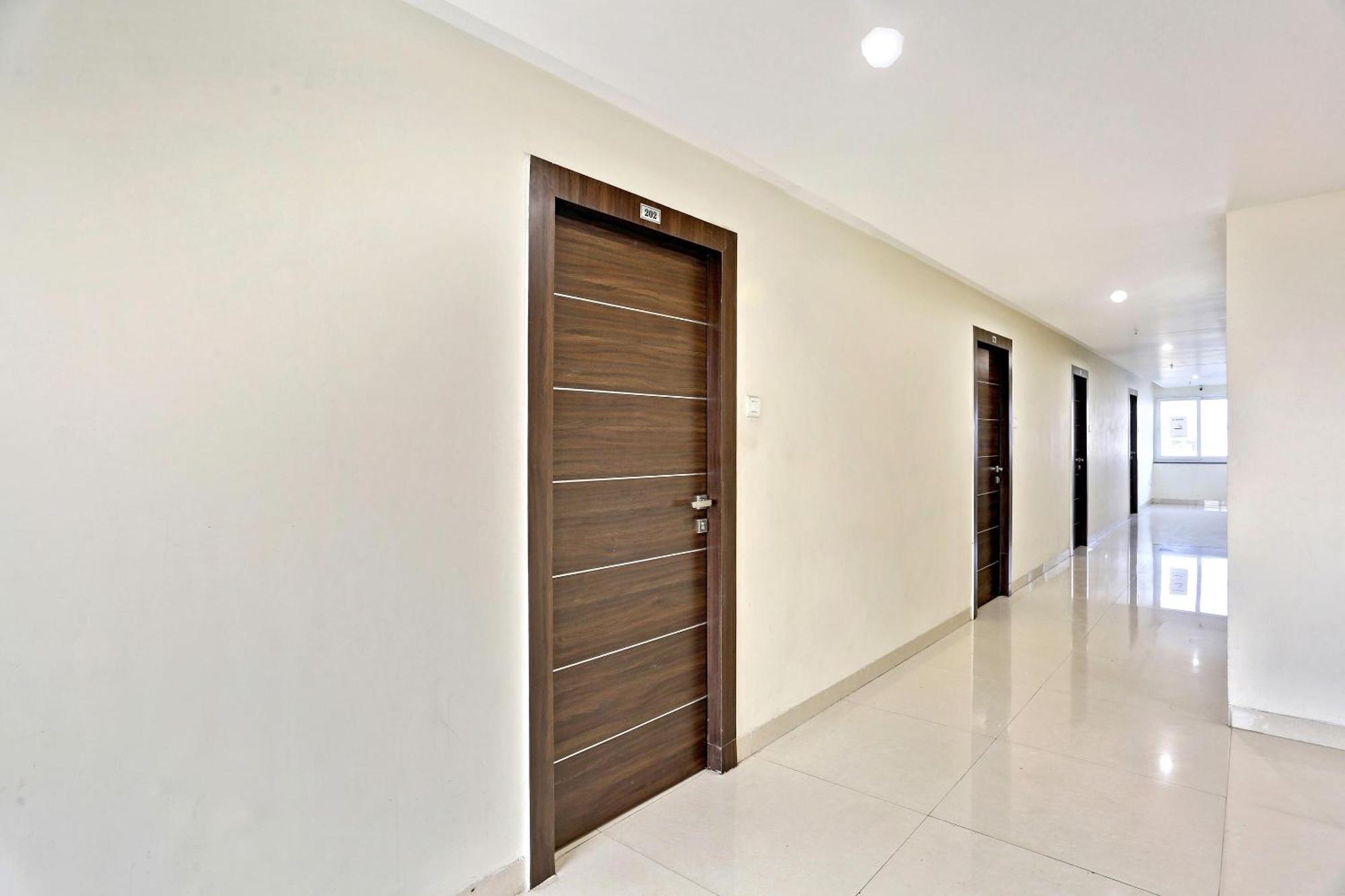 Townhouse Halcyon Deccan Inn Near Shilparamam Kondapur  Екстериор снимка
