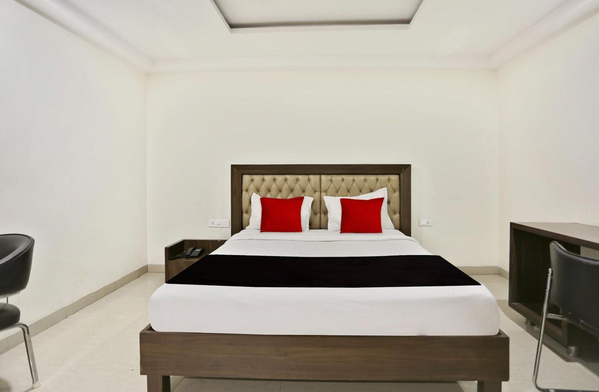 Townhouse Halcyon Deccan Inn Near Shilparamam Kondapur  Екстериор снимка