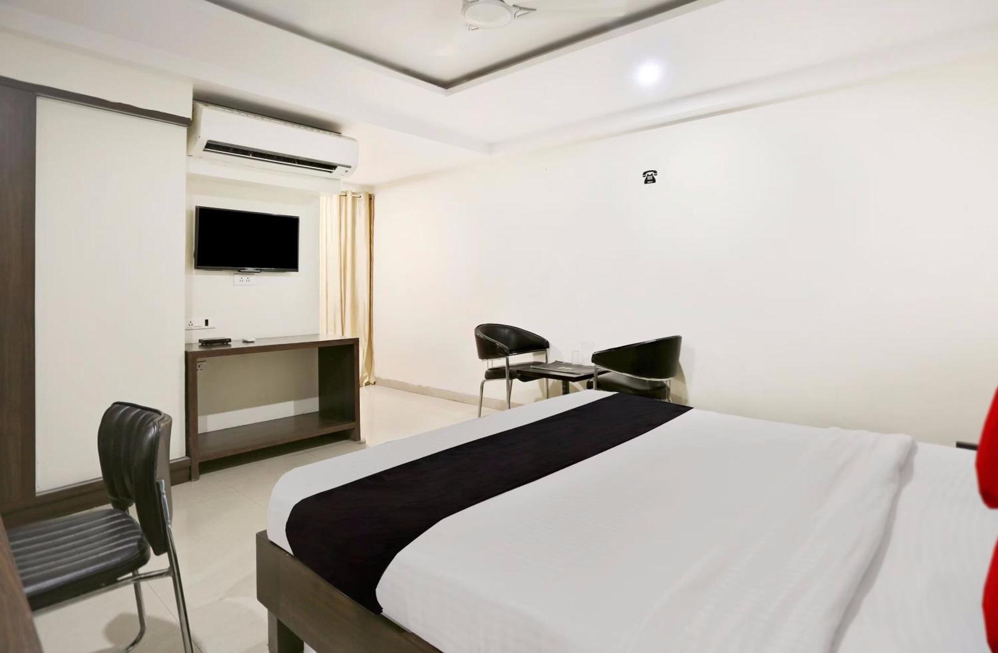 Townhouse Halcyon Deccan Inn Near Shilparamam Kondapur  Екстериор снимка