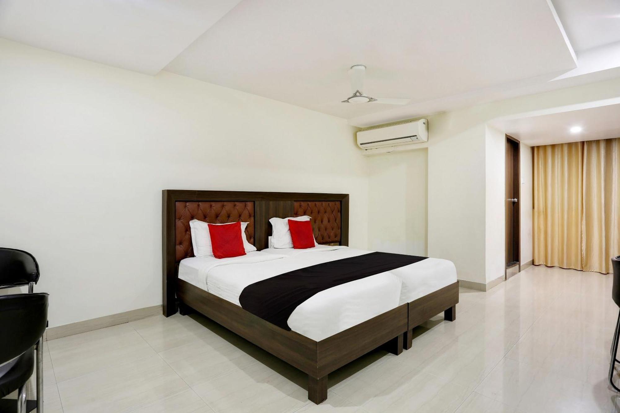 Townhouse Halcyon Deccan Inn Near Shilparamam Kondapur  Екстериор снимка